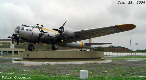 B-17 Flying Fortress 44-85583 - Click here to view larger version & description