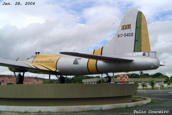 B-17 Flying Fortress 44-85583 - Click here to view larger version & description